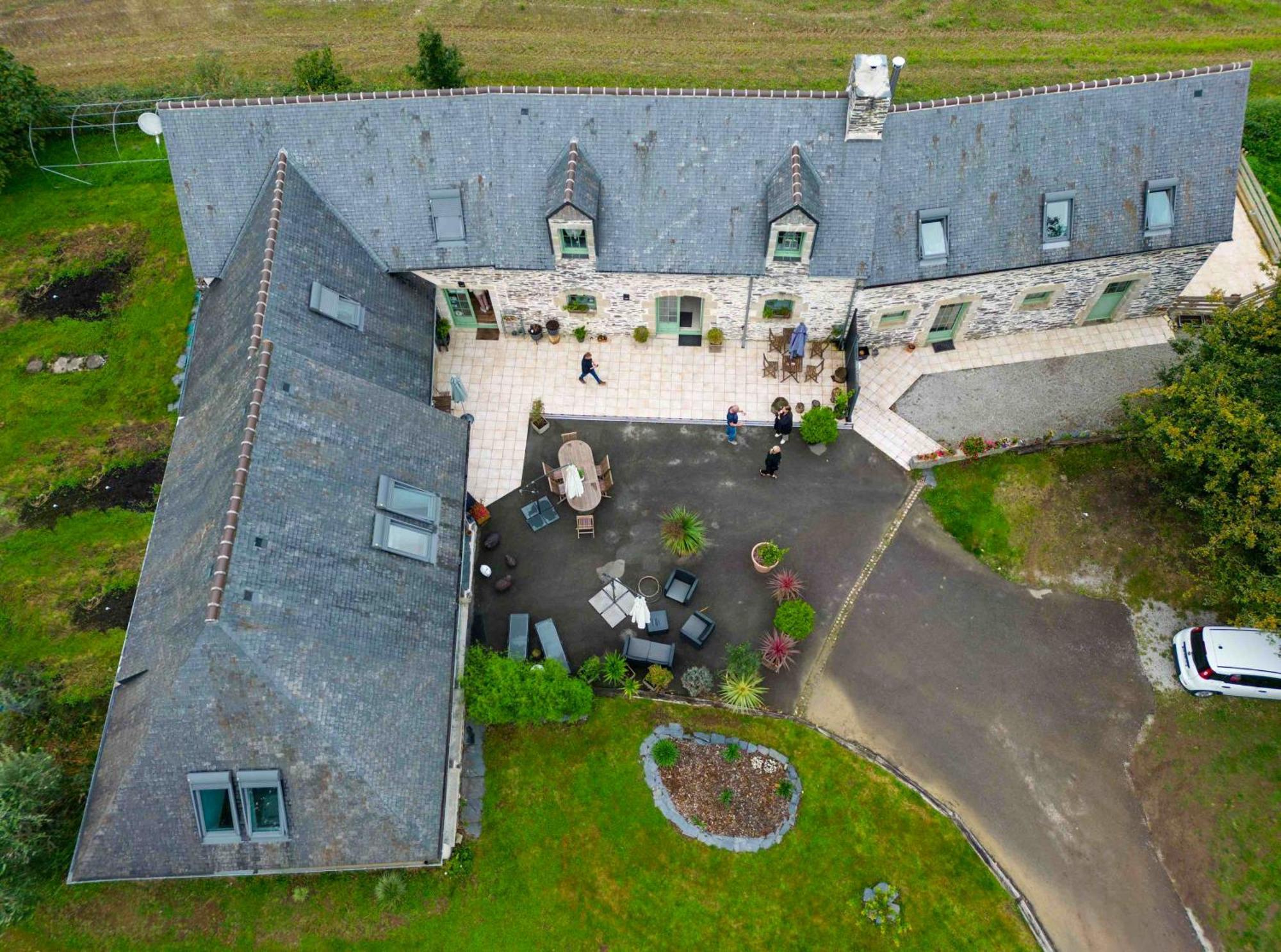 Les Pierres Bleues Bed and Breakfast Saint-Coulitz Eksteriør billede