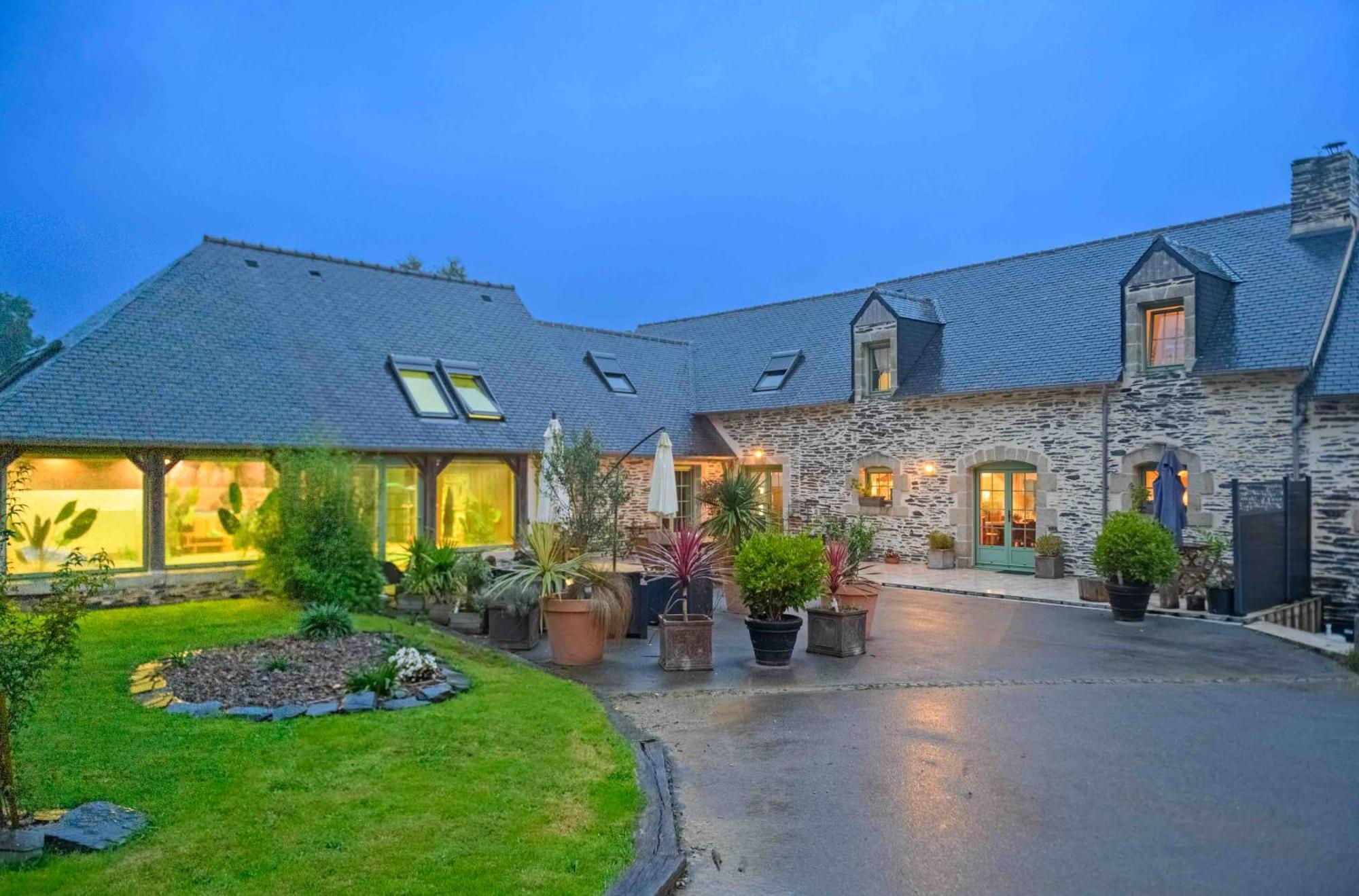 Les Pierres Bleues Bed and Breakfast Saint-Coulitz Eksteriør billede